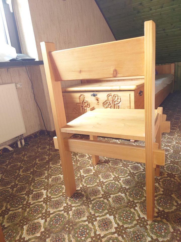 handgefertigter Stuhl aus Kiefer in Velbert