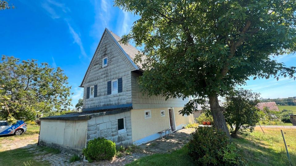 Einfamilienhaus zum Ausbau mit schönem Grundstück in Seelitz