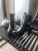 Neu Buffalo Stiefeletten schwarz Gr. 38 Plateaus wie neu Duisburg - Duisburg-Süd Vorschau