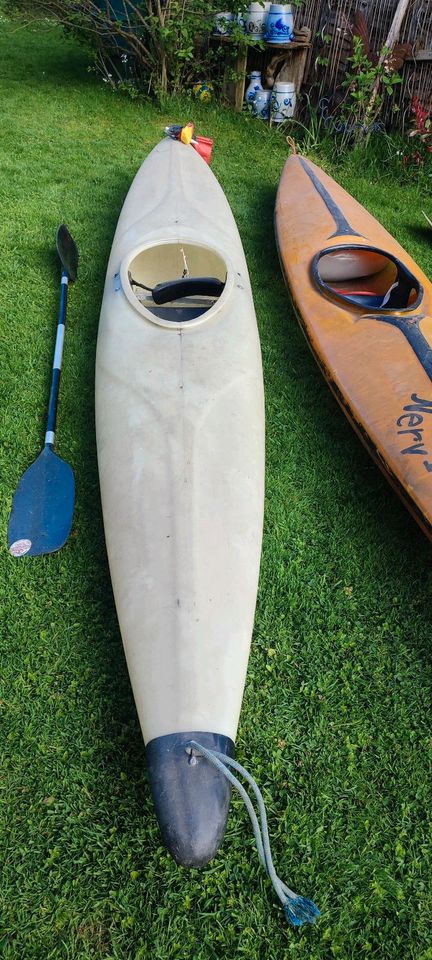 Kajak  Gfk ca. 4m mit Paddel Boot Wildwasser in Kempten