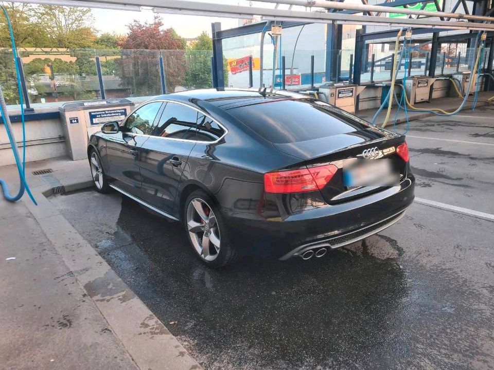 AUDI A5 2.0 TDI Quattro 3x S-line in Hamburg