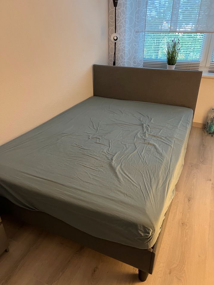 IKEA Bett 140x200 gebraucht Bevorzugt abzuholen in Leipzig in Schkeuditz