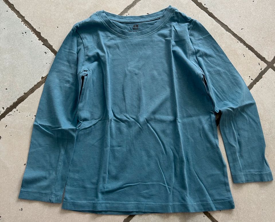 H&M Basic Langarmshirt Gr. 110 116 blau in Roßdorf