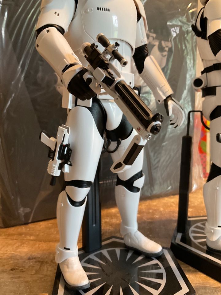 Hot Toys Star Wars First Order Stormtroppers Heavy Gunner Set in Schmallenberg