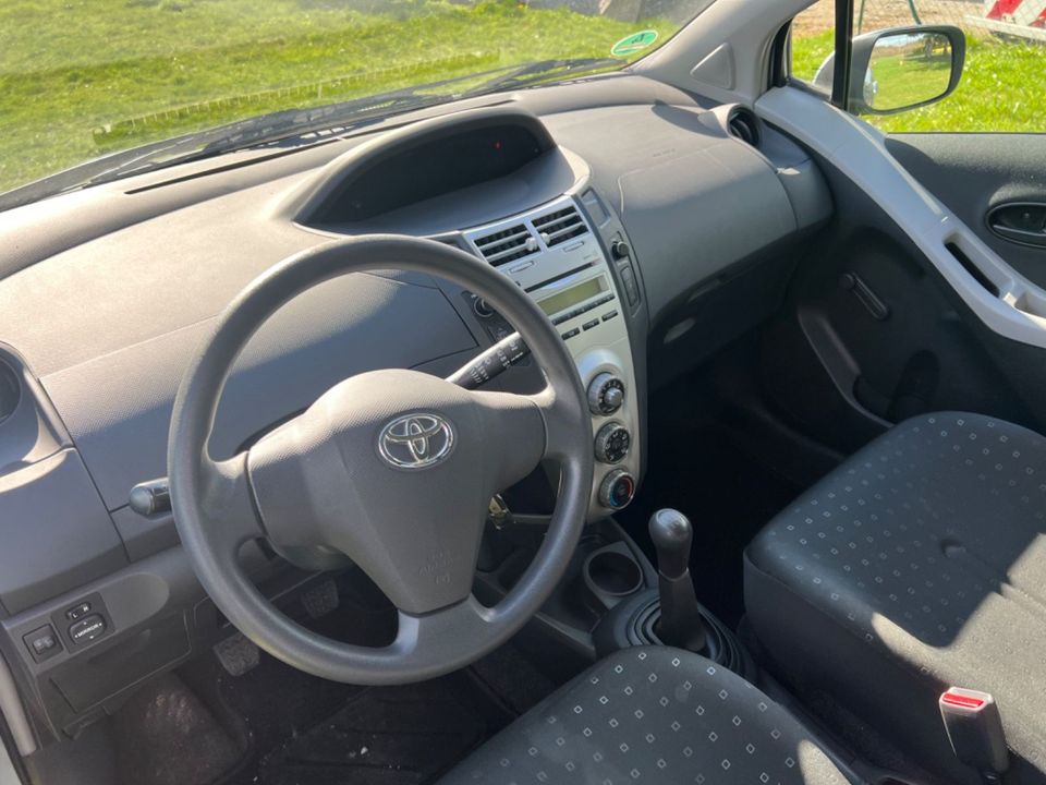 Toyota Yaris Style 1,0-l-VVT-i in Hohenstein bei Nordhausen