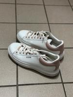 Guess Sneakers Schuhe Frauen Gr.38 Hessen - Kassel Vorschau