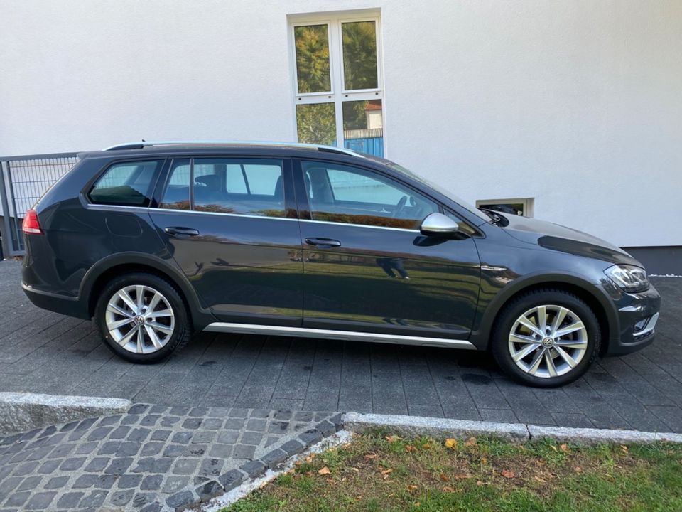 Volkswagen Golf 2.0 TDI 135kW DSG 4MOTION BMT Alltrack in Albstadt