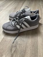 Schöne Adidas Schuhe in grau Nordrhein-Westfalen - Wetter (Ruhr) Vorschau