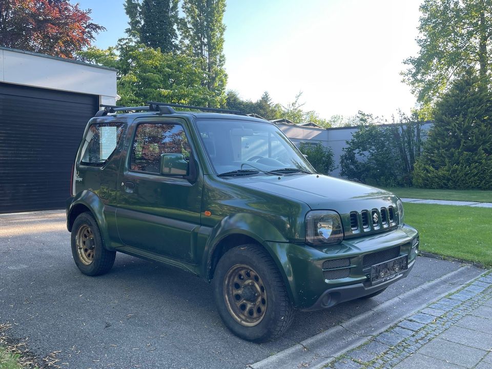 Suzuki Jimny 4X4 /AHK/4-Sitzer /Radio in Ottobrunn