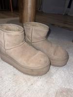 UGGS plateu in beige Köln - Nippes Vorschau