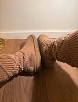 UGG Boots Beige Cognac braun Häkeloptik Häkel Stoff 38 Hessen - Königstein im Taunus Vorschau