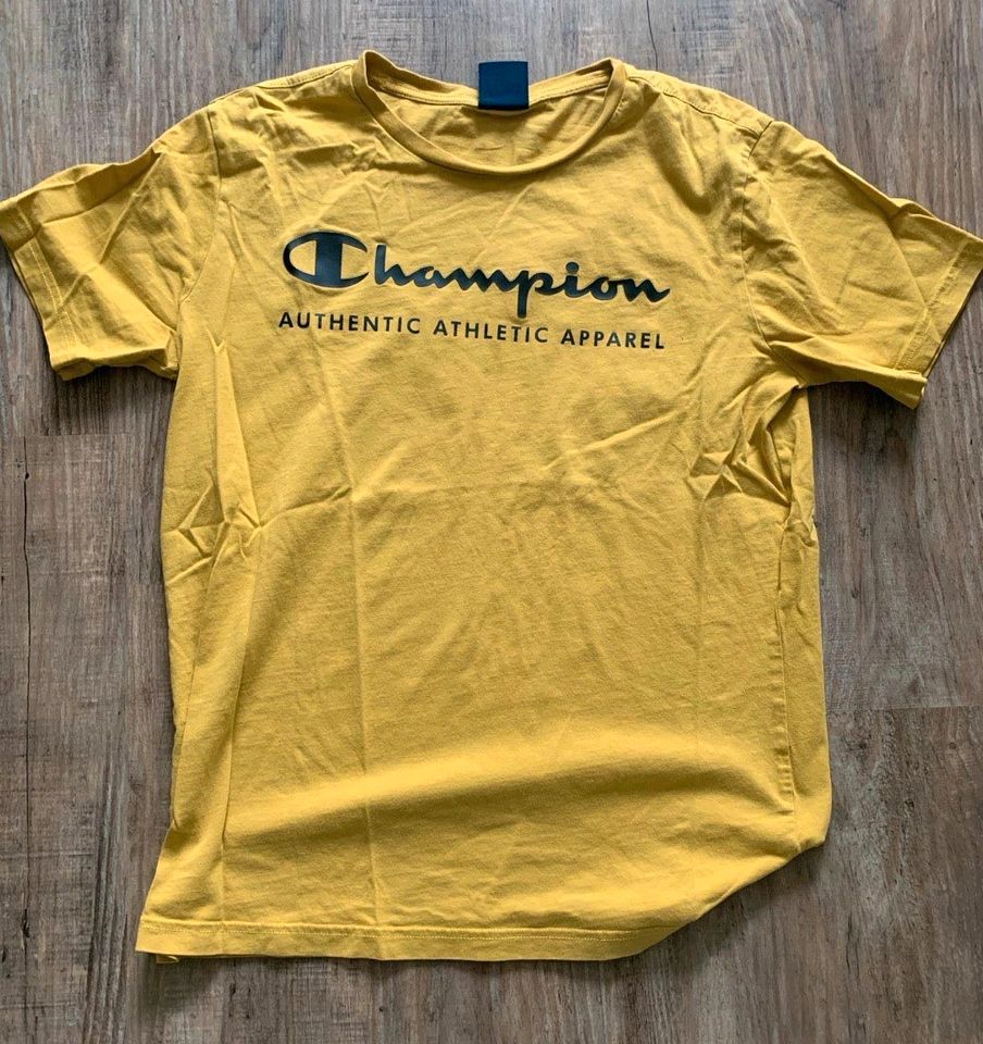 Champion T-shirt M in Paderborn