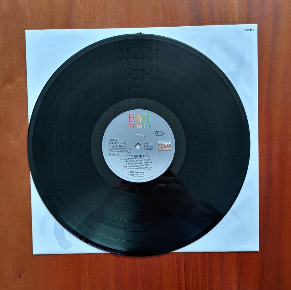 David Bowie Vinyl LP Never Let Me Down 1987 in Bornheim