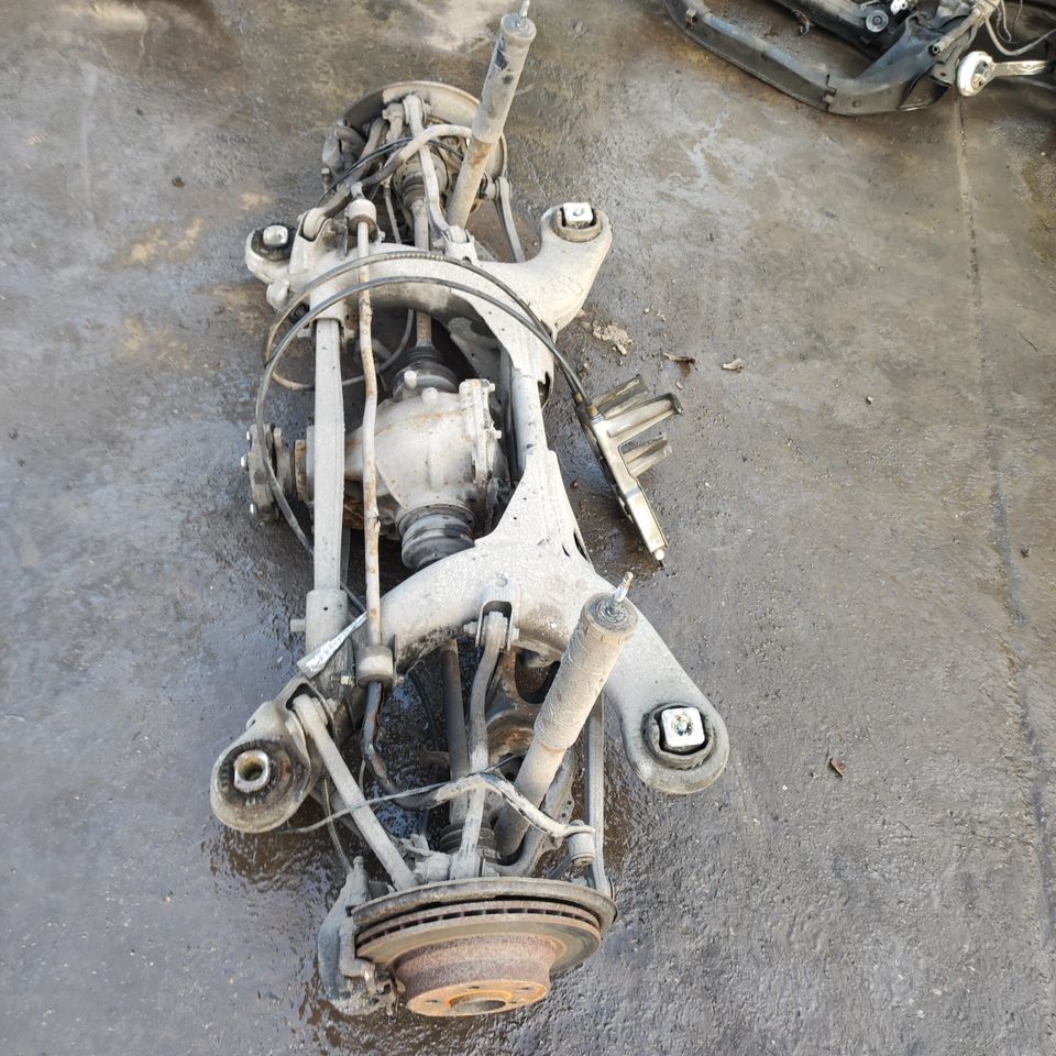 Hinterachse Mercedes CLS W219 inkl. Differential in Duisburg