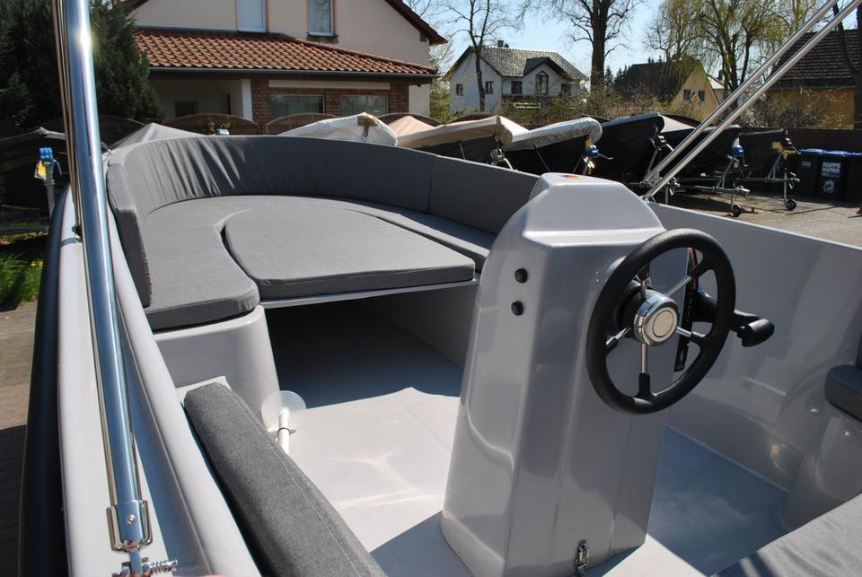 Konsolenboot mit Motor , POlster Sonnendach Führerscheinfrei in Berlin