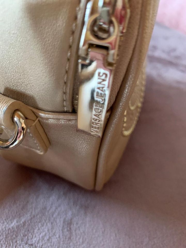 Kleine  goldene Tasche Versace Jeans in Weitefeld