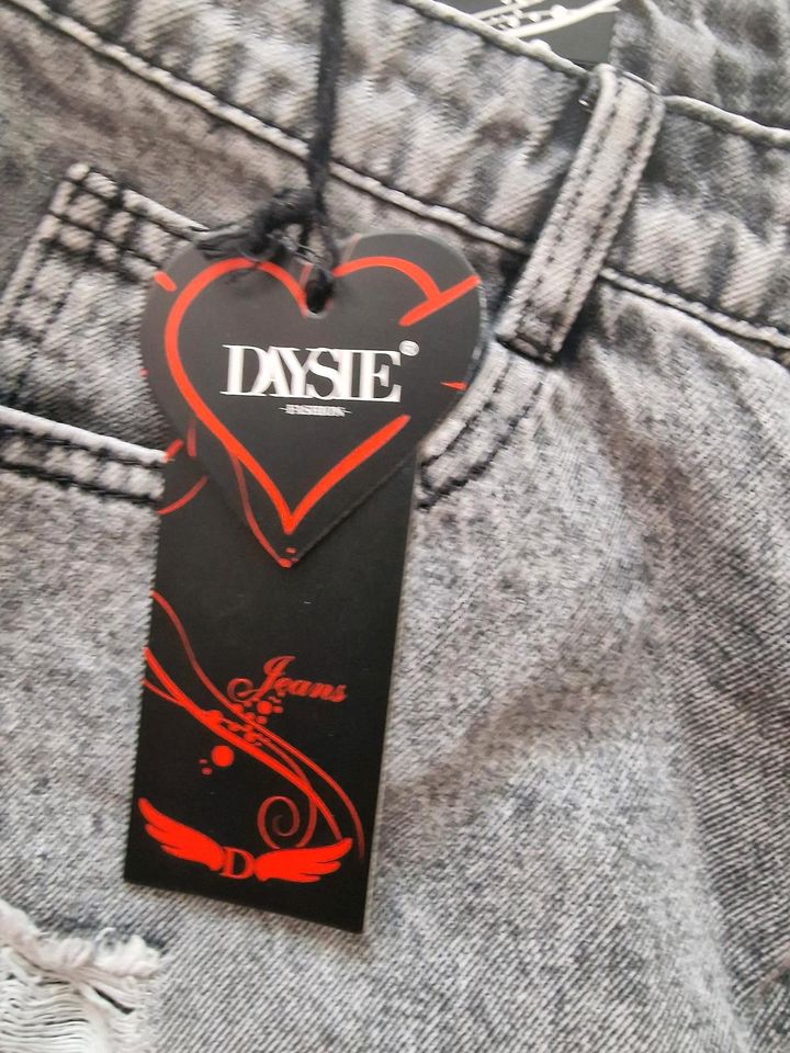 Damen Jeans Shorts/ kurze Hose  von " Daysie " in Duisburg