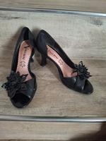 Schwarze Pumps Peeptoes Venturini Leder 36 Bayern - Traitsching Vorschau