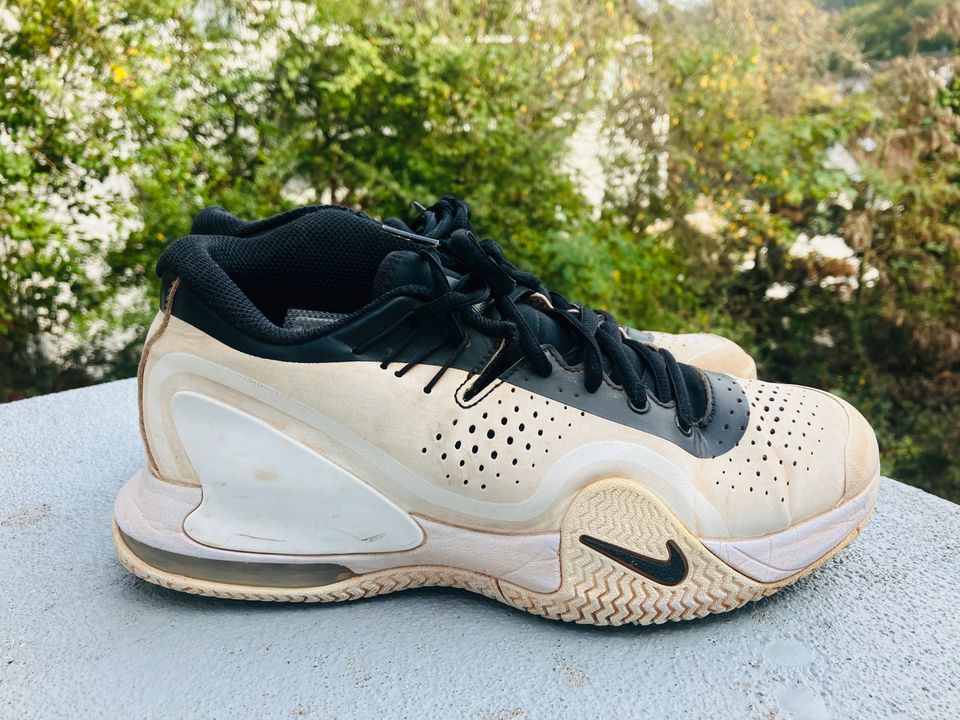 Nike Tennisschuhe✨Outdoor✨Gr. 40 in Bad Schwalbach