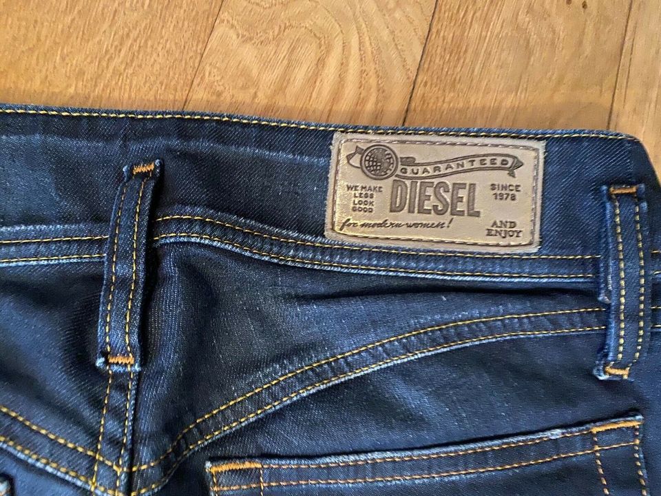 Diesel Jeans slim skinny 26/30 in Freiburg im Breisgau