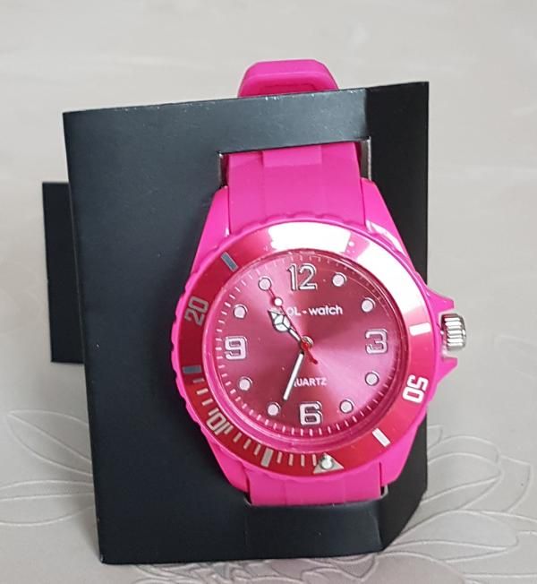 Damen Armbanduhr COOL-Watch unisex mit Drehkranz aus PVC und Sili in Detmold