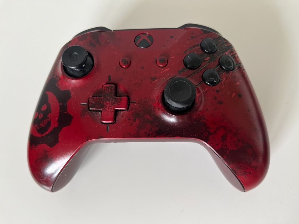 Xbox One Limited Edition Gears of War 4 + Controller in Weimar