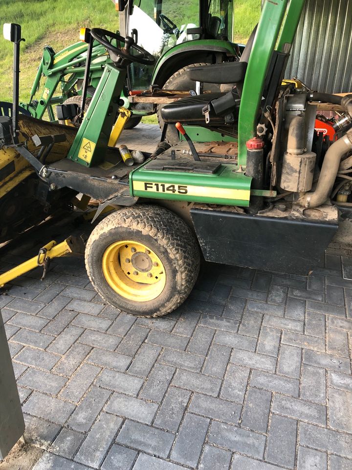 John Deere F1145 Frontmähwerk in Wülfrath