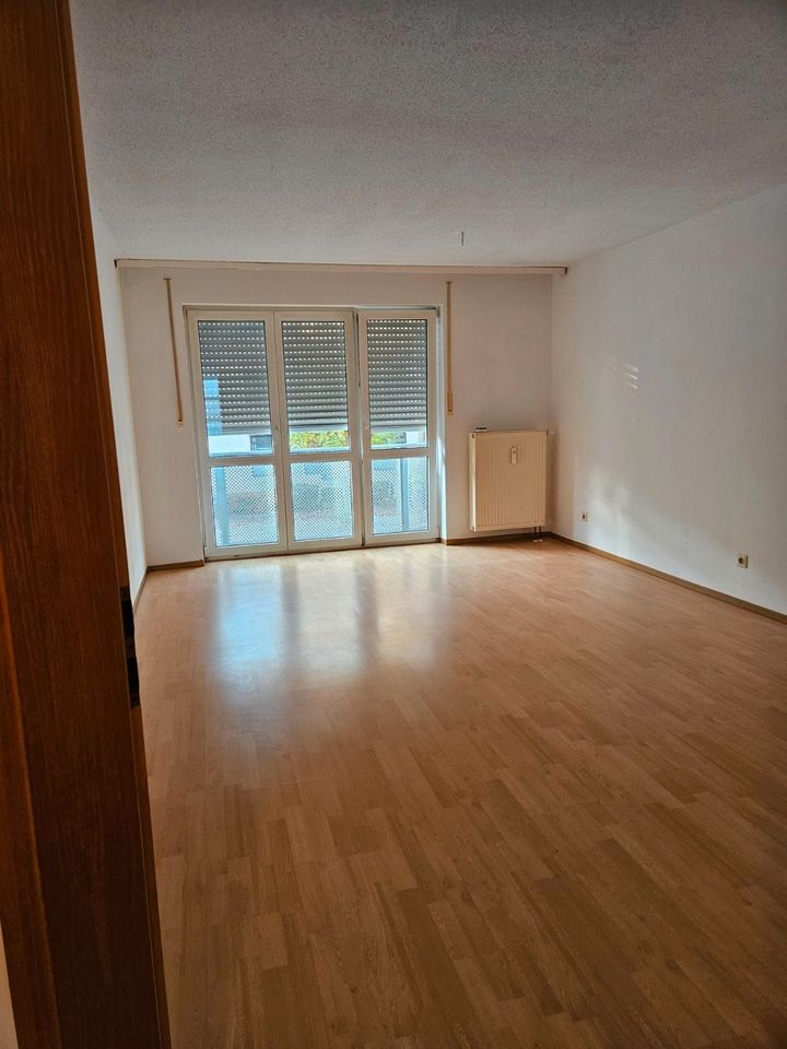 Helle 3 Zimmer Wohnung nähe Regensburg, Neutraubling zu verkaufen in Neutraubling