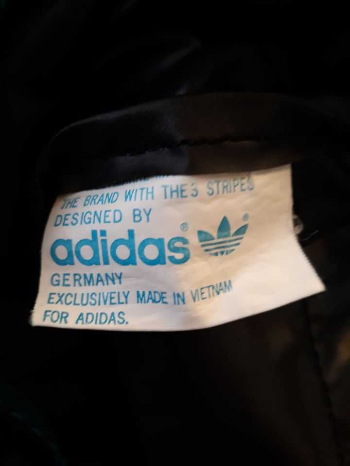 ADIDAS Schultertasche Schultasche Modell 859476 -guter Zustand - in Oberschönegg