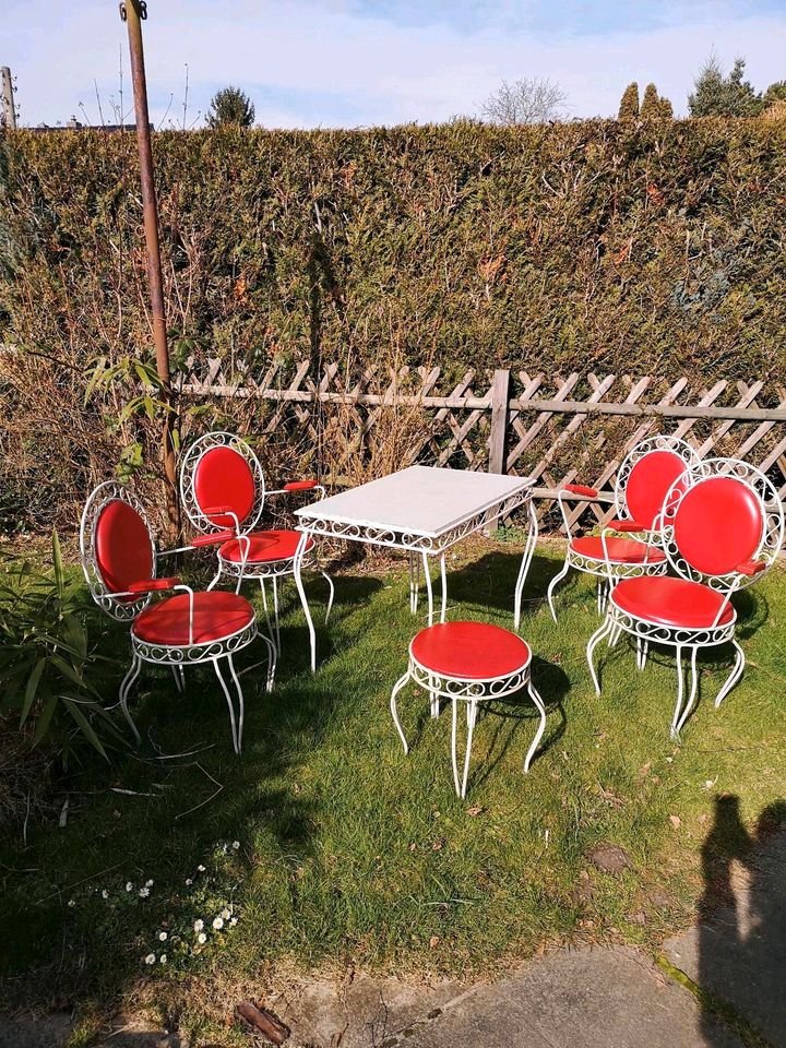 Original 60iger Gartenmöbel Vintage Stühle Tisch rot weiß in Leipzig
