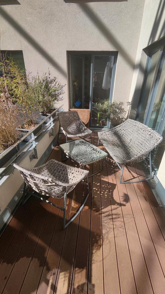 Garten Loungegarnitur Sitzmöbel 4 teilig Kissen Glastisch sofa in Leipzig