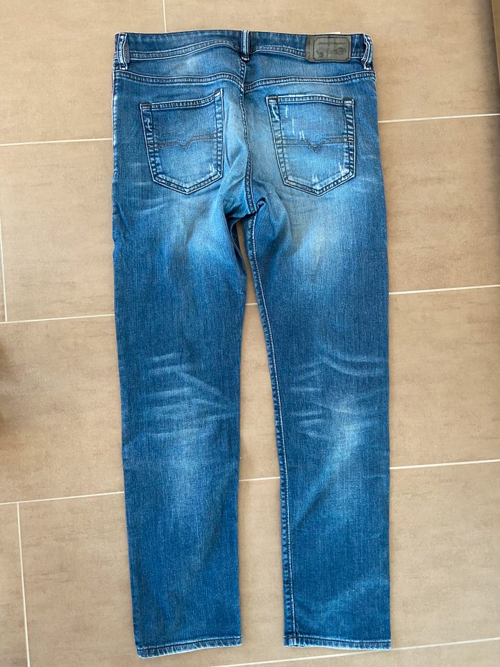 Jeans Diesel Buster Size W32 L30 in Herford