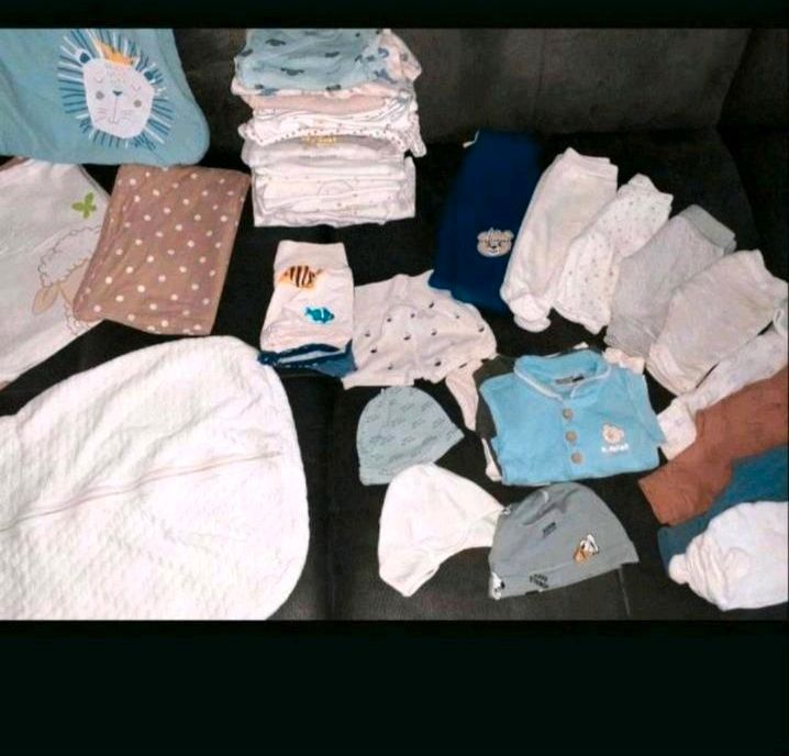 Baby Kleidung ca.500 teile in Selm