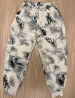 Jogginghose mit Batikmuster weiß-grau Bershka Gr. S Kreis Pinneberg - Quickborn Vorschau