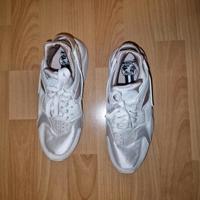 Nike Air - Huarache weiß/rosé Gr. 38 (fällt aber klein aus) Bayern - Marktoberdorf Vorschau