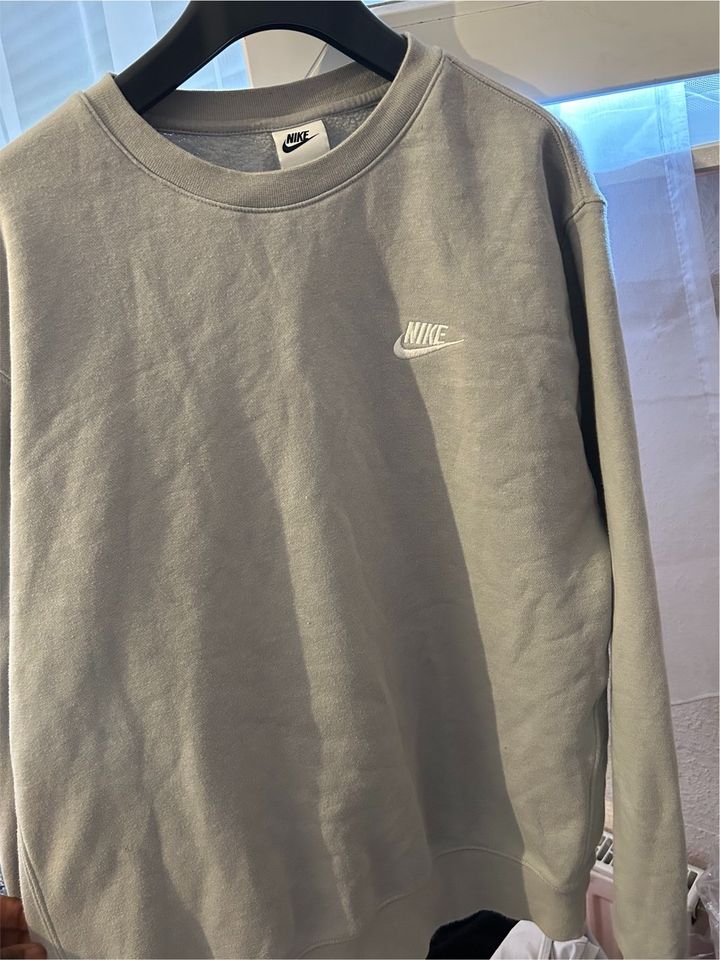 Nike Sweatshirt in Esslingen