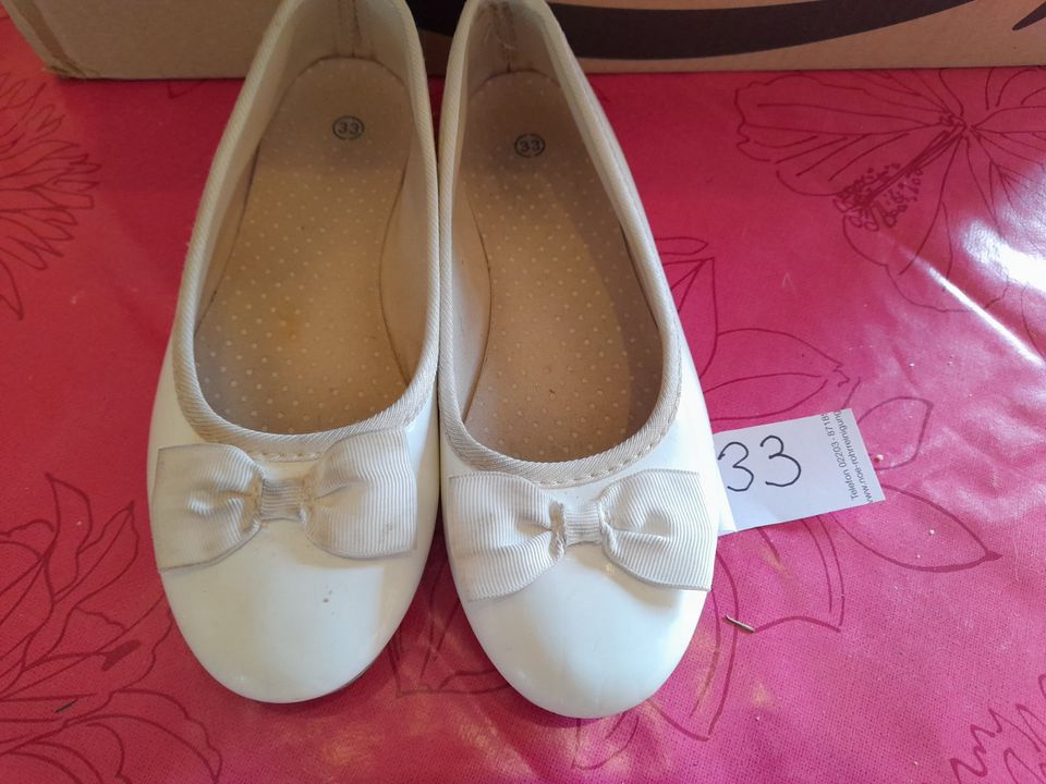 Mädchen Ballerinas weiß Gr 33 in Hürth