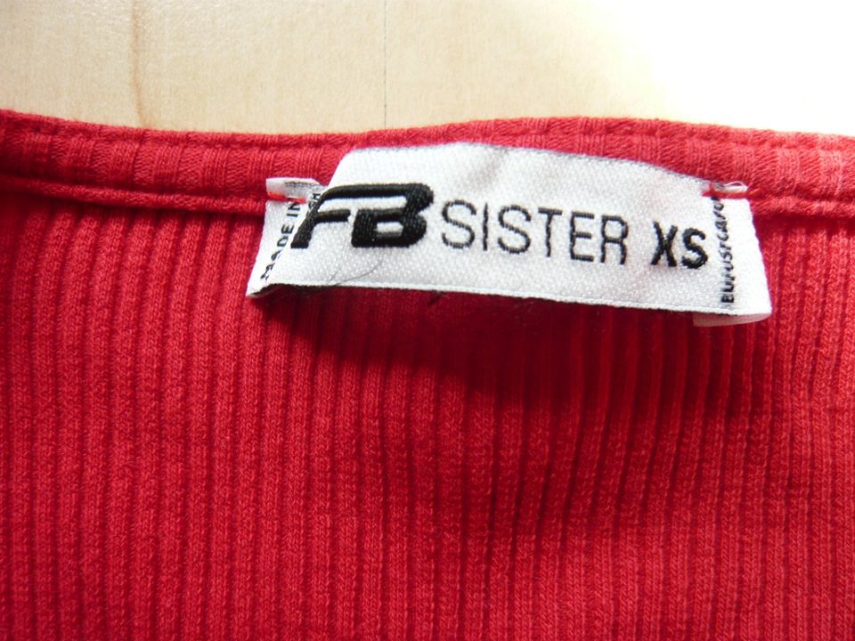 wie neu FB Sister Shirt rot Rippenoptik Reißverschluss XS-S 34 in Düsseldorf