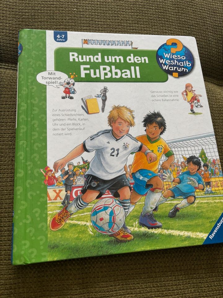 Wiso-Weshalb-Warum Buch „Rund um den Fußball“ in Ihringen