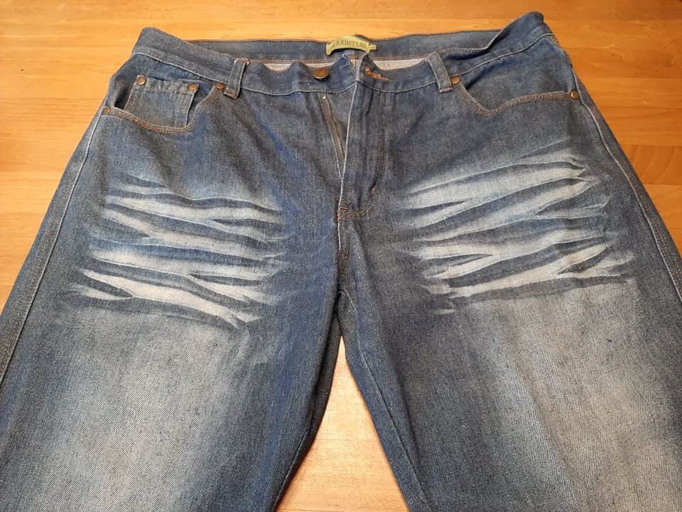 Herren-Jeans Gr. 38 (amerik.), verschiedene Längen, blau in Celle