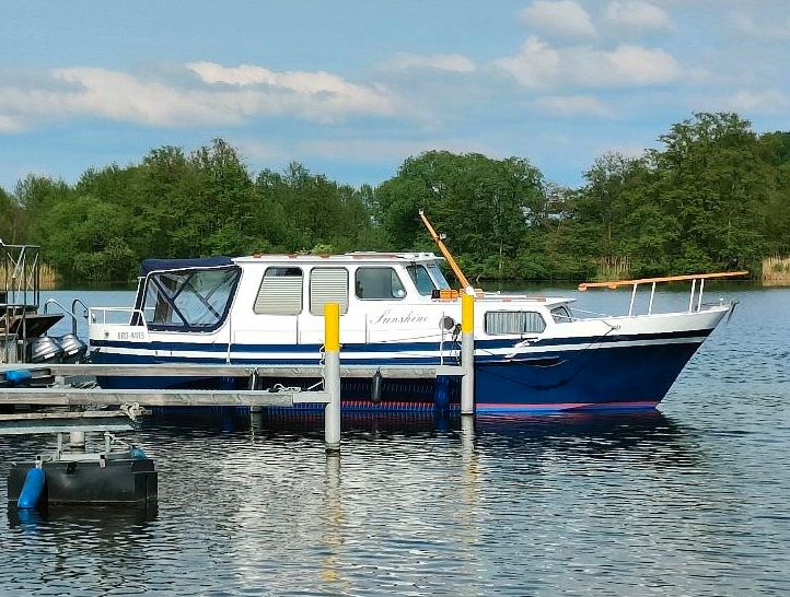Wunderschönes Kajüte Boot Oostwarder mit Liegeplatz Übernahme in Groß Kreutz