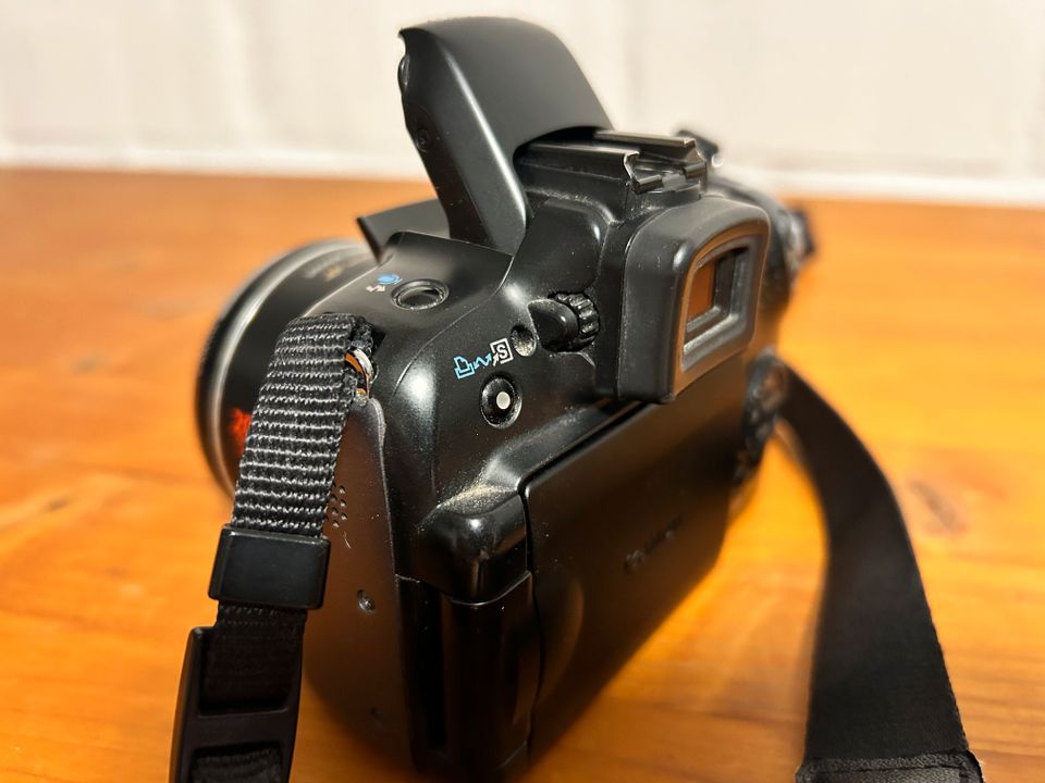 Canon Powershot SX10 IS. digitale Spiegelreflexkamera mit Zubehör in Bockhorn