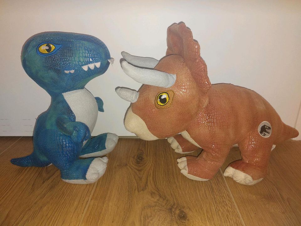 Jurassic World Dino Kuscheltier Triceratops 37 cm od. T Rex 27 cm in Ettlingen