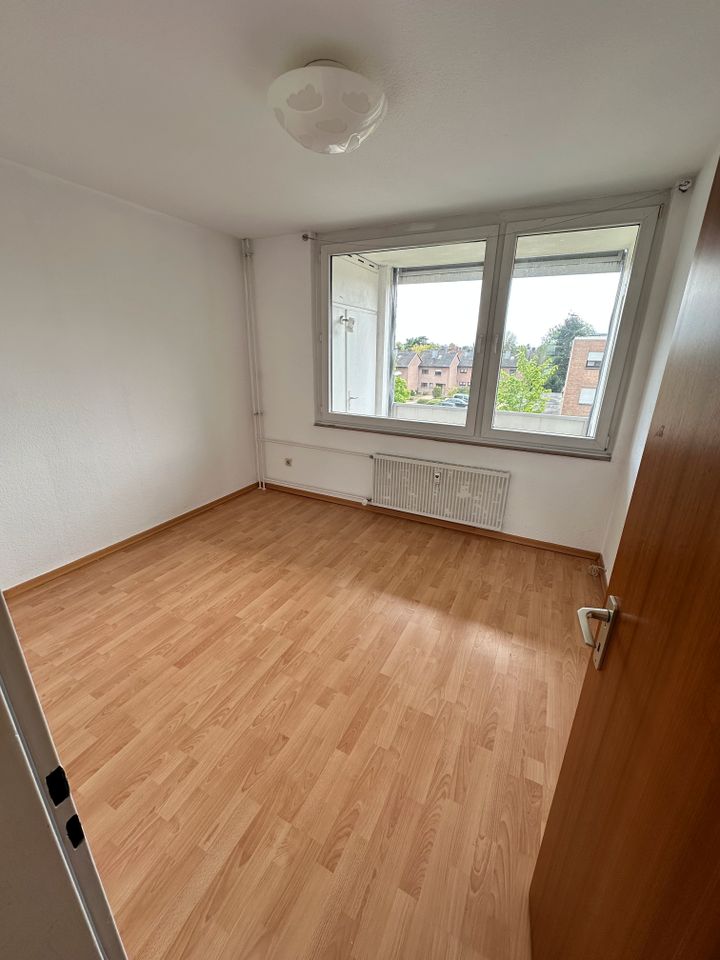 **ANFRAGESTOPP!!** - Großzügige 3- Zimmer-Wohnung mit Balkon und Gäste WC in toller Wohnanlage in Krefeld