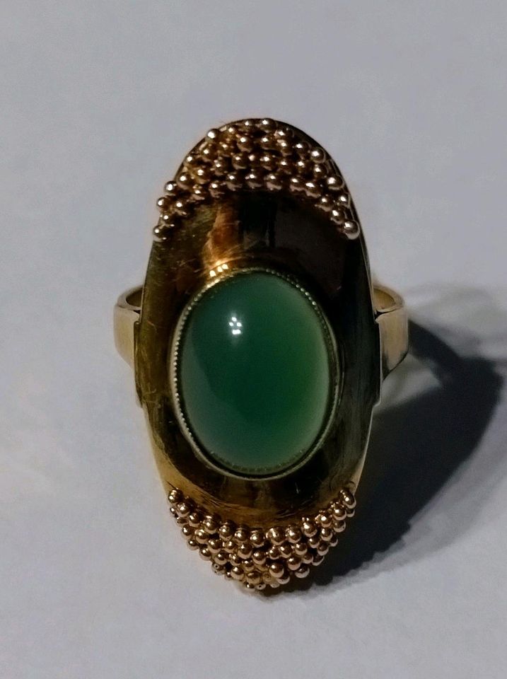 Ring 585 Gelbgold, Cabochonschliff Jade - Erbstück in Arnsdorf