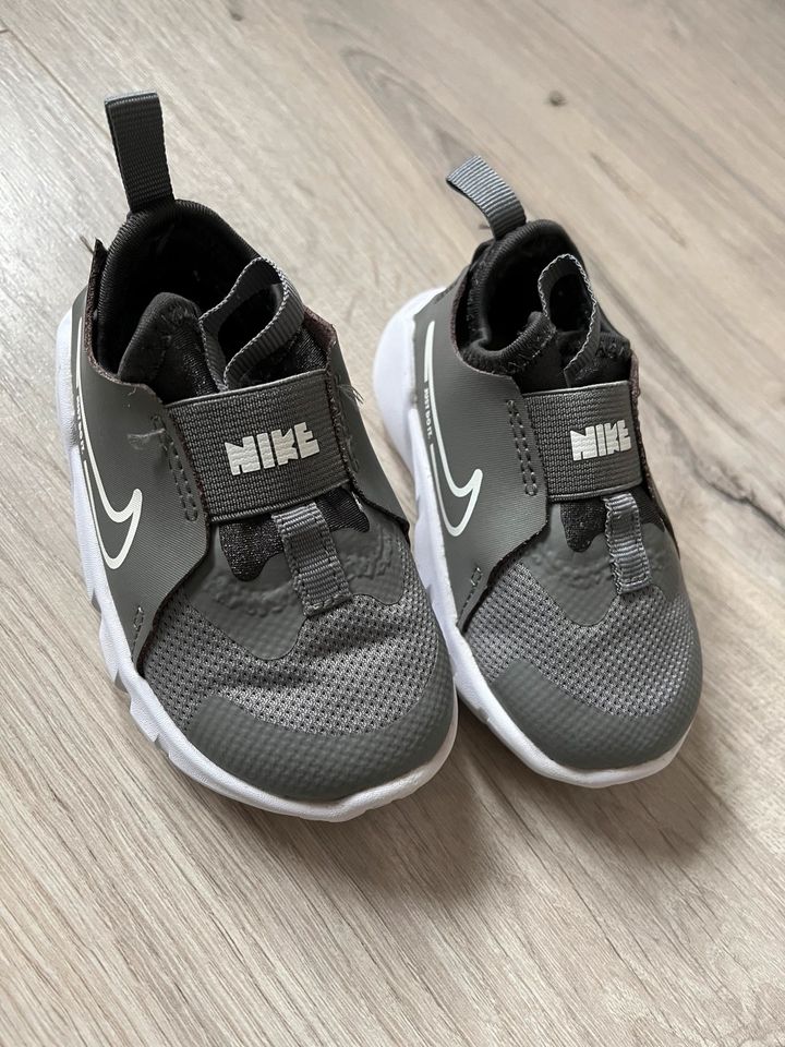 Nike Schuhe 22 in Köln