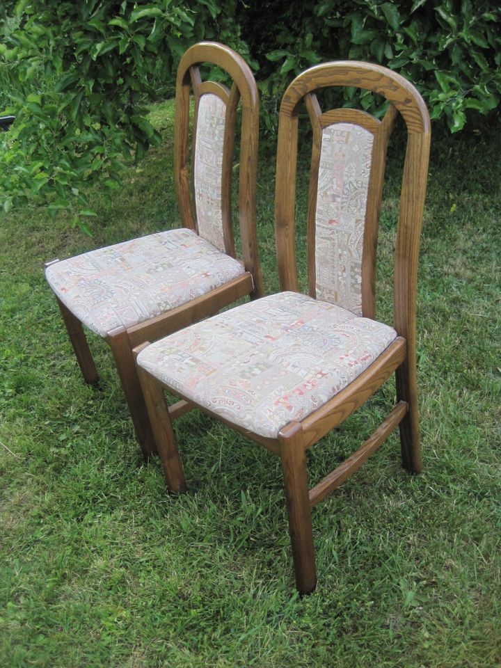 2 Stühle Stuhl Eiche rustikal heller Stoff guter Zustand in Netphen
