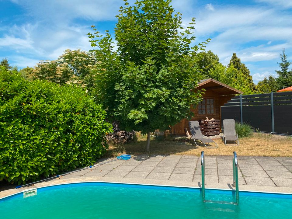 Zwei Einfamilienhäuser, Pool und Sauna auf 1.150m² Grundstück in