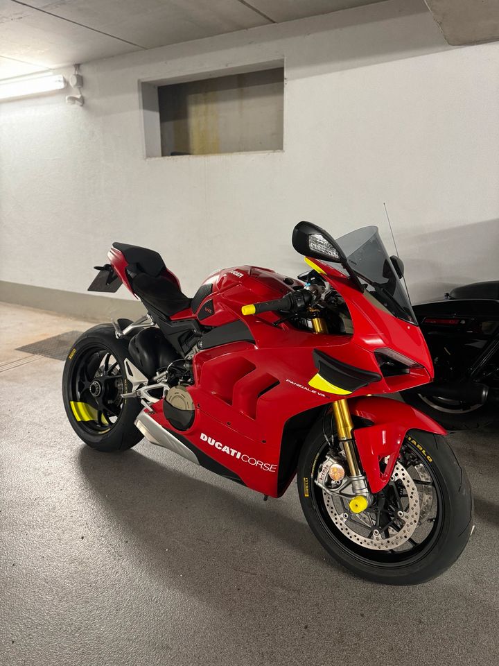 Ducati Panigale V4, V2 streetfighter V2, V4 Lenkerende in Aschheim