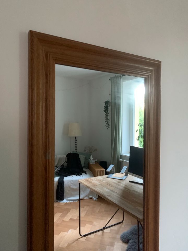 Spiegel mit Holzrahmen in Herzogenaurach